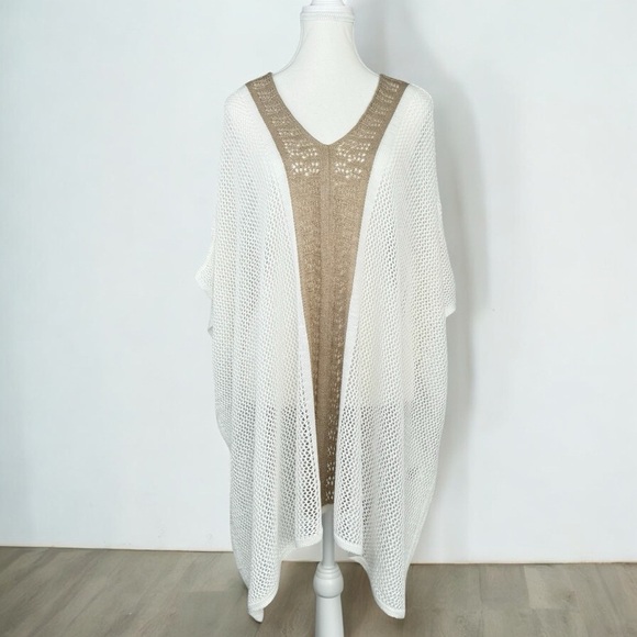 VENUS Knit Beach Coverup Size S/M V Neck Slip On White Tan Poncho Vacation Tunic - Picture 1 of 14
